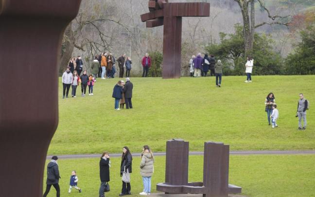 Visitantes en Chillida Leku