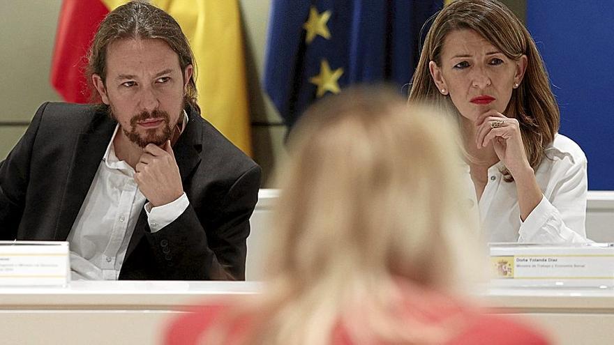 Pablo Iglesias y Yolanda Díaz, durante un acto en febrero del año 2020, poco después de que echara a andar el Gobierno español de coalición. | FOTO: E. P.