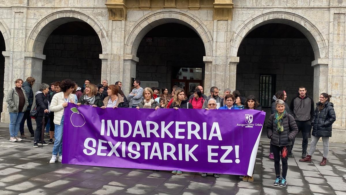 Concentración feminista en Astigarraga.