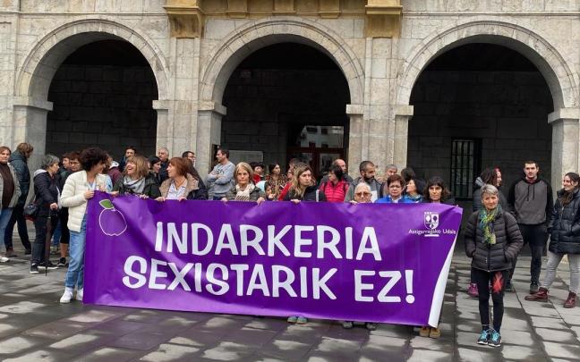 Concentración feminista en Astigarraga.