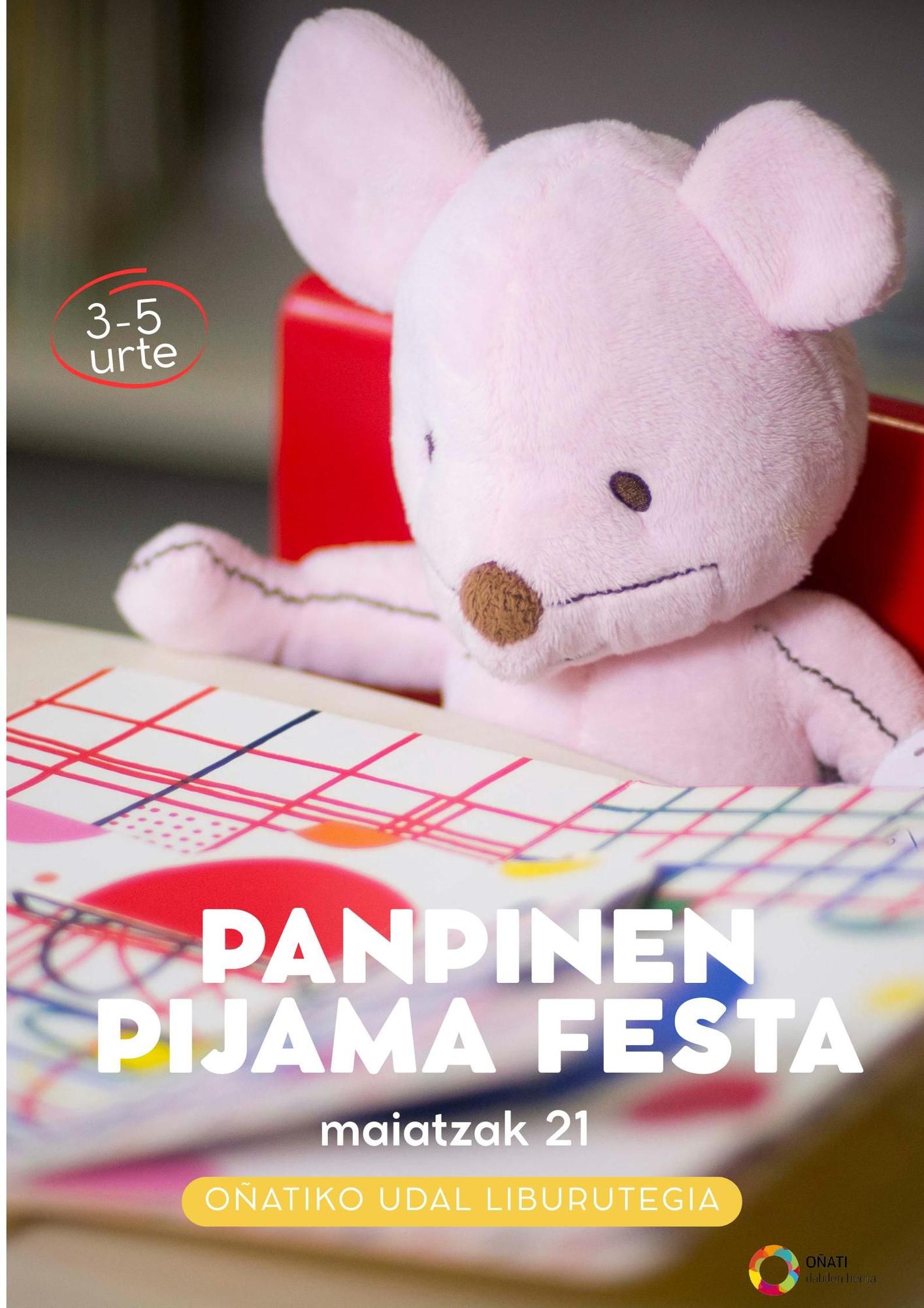 Cartel que anuncia la fiesta de pijamas entre peluches.
