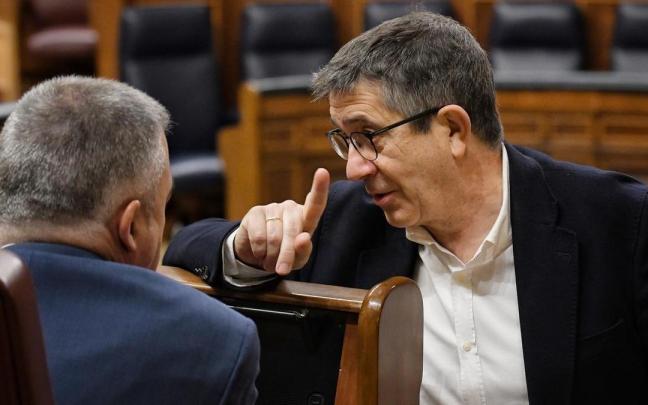 En su opinión, esta "guerra arancelaria" declarada por Donald Trump ha puesto también en evidencia "quiénes son los aliados de Vox"