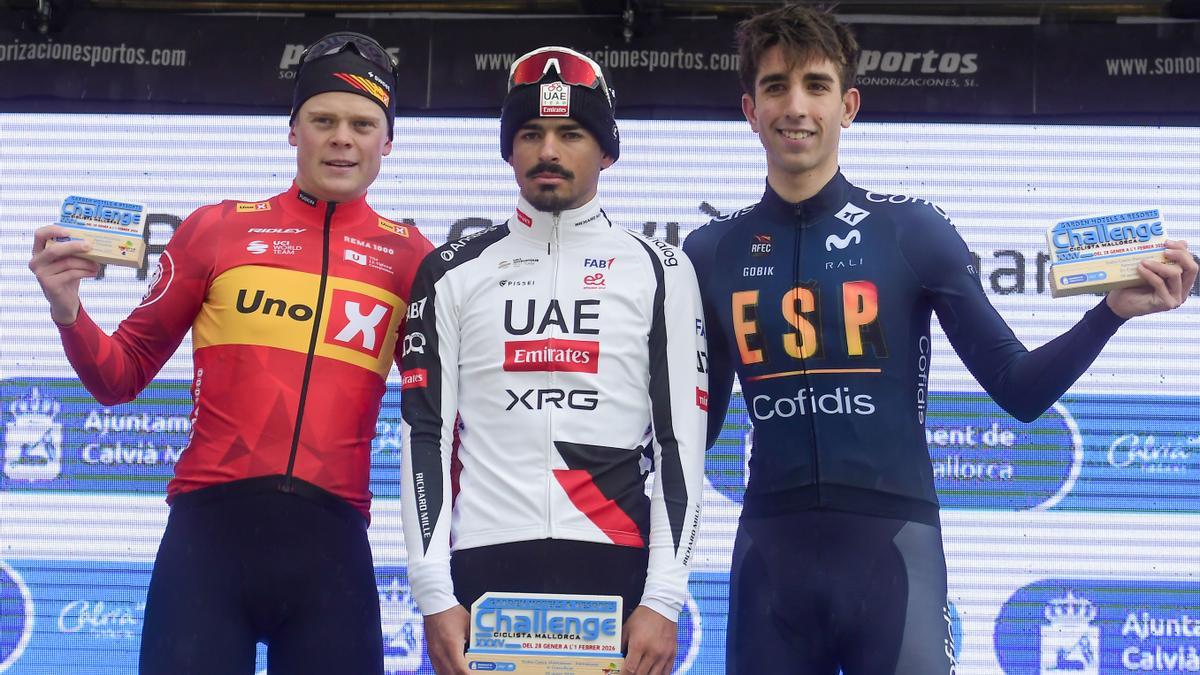 Podio final, con Morgado, vencedor, Álvarez, segundo, y Holter, tercero.