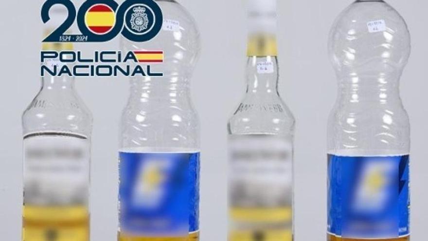 Varias de las botellas que la víctima aportó como pruebas.