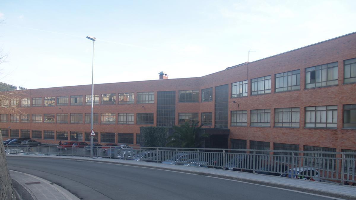 Para la compra del antiguo colegio La Merced se reservan tres millones de euros. Se proyecta un modelo de vivienda intergeneracional.