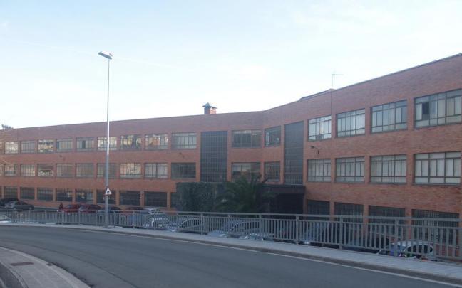 Para la compra del antiguo colegio La Merced se reservan tres millones de euros. Se proyecta un modelo de vivienda intergeneracional.