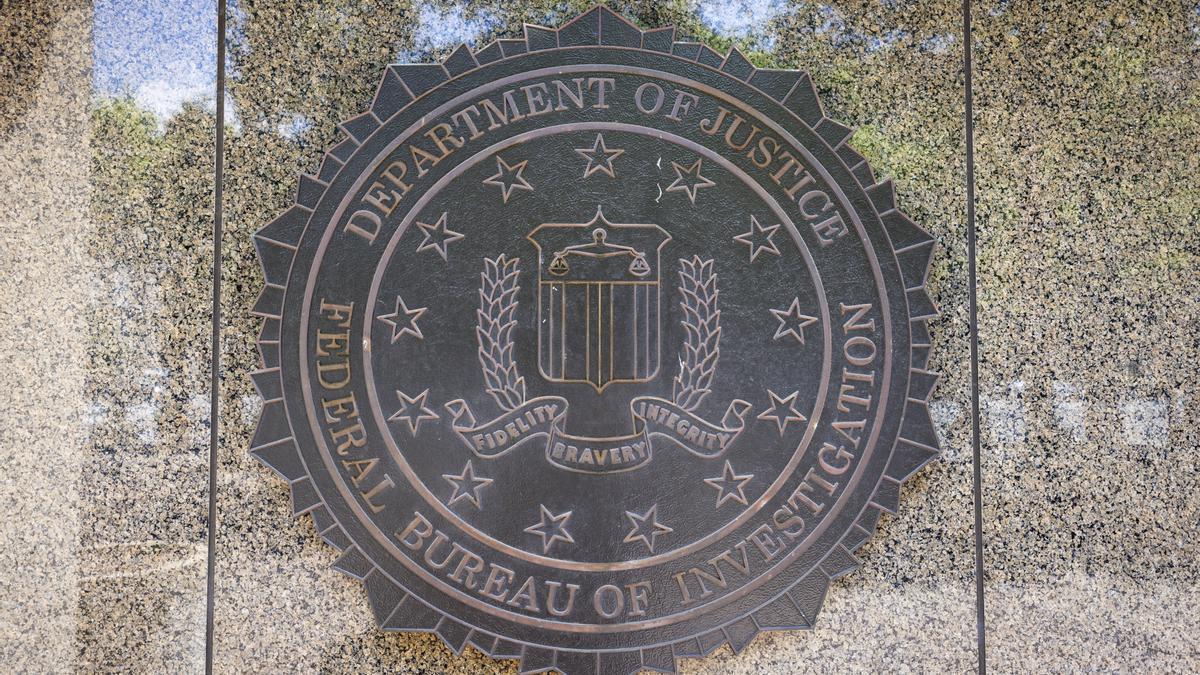 El FBI decide cerrar su histórica sede en Washington y repartir a su plantilla por el país