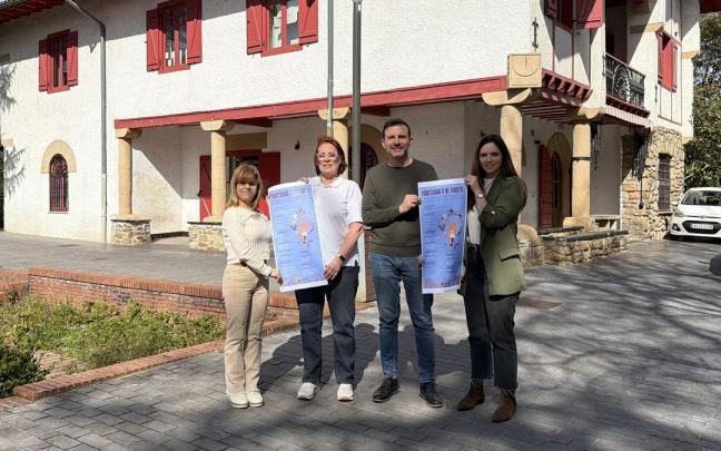 Representantes del Centro de la Mujer y del Ayuntamiento.