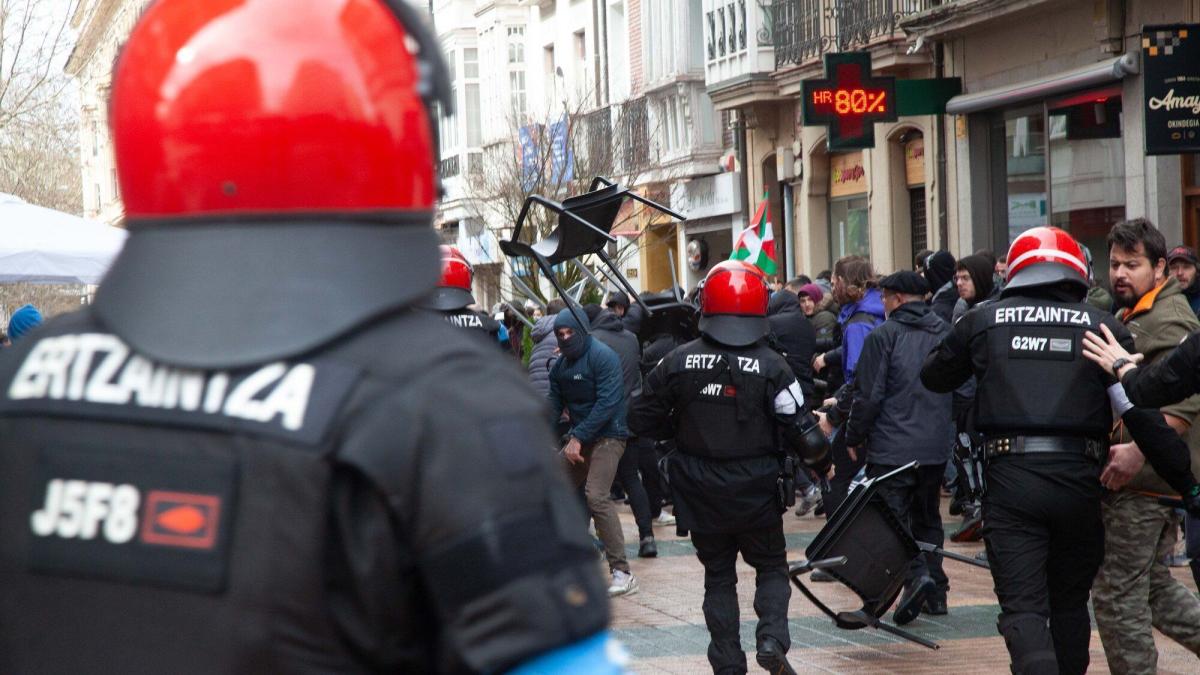 Incidentes en la manifestación del 3 de marzo de 2024 en Gasteiz. Foto: Josu Chavarri