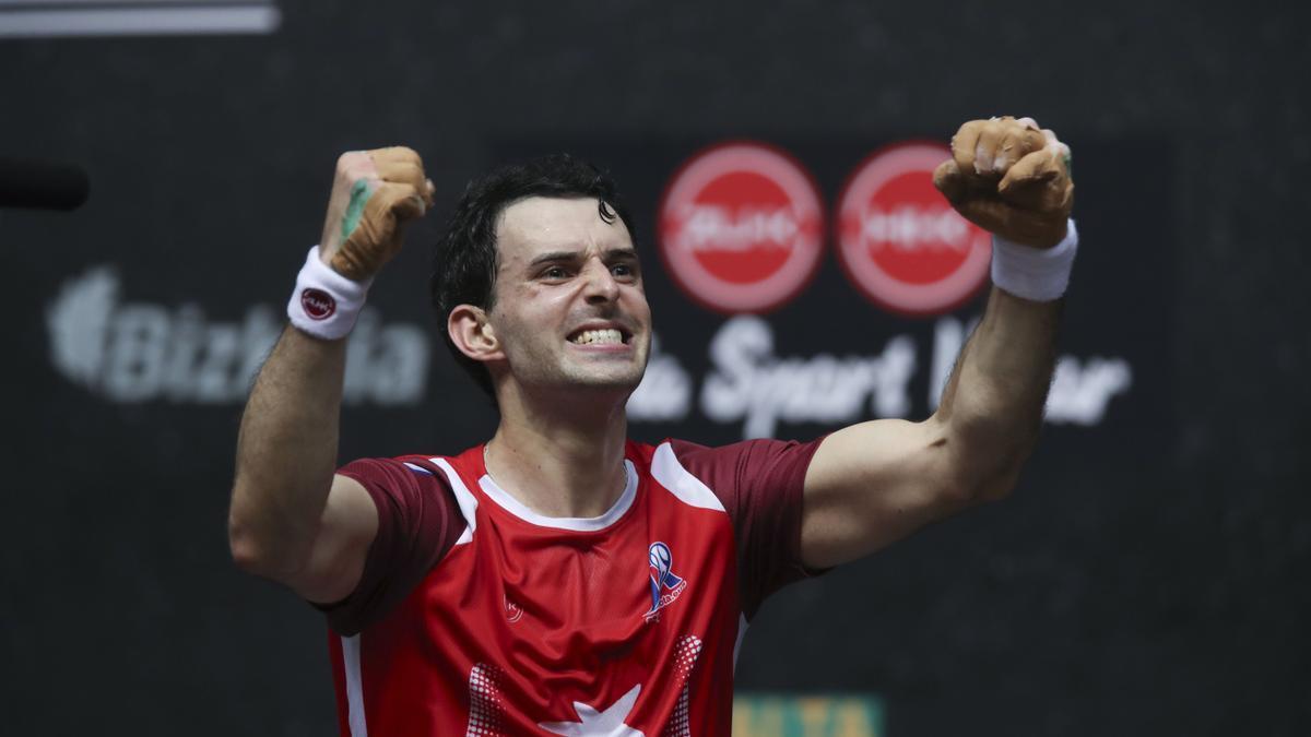 Jokin Altuna, campeón del Cuatro y Medio de San Fermín en el Navarra Arena.