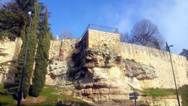 Imagen de parte de la muralla de Salamanca.