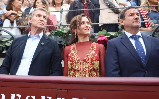 Isabel Díaz Ayuso y Alberto Nuñez Feijóo asisten a la corrida de la feria de otoño en Las Ventas.