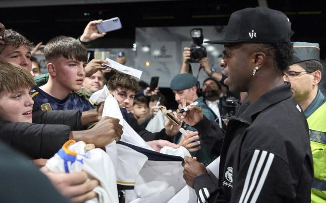 Llegada del Real Madrid al aeropuerto de Noáin