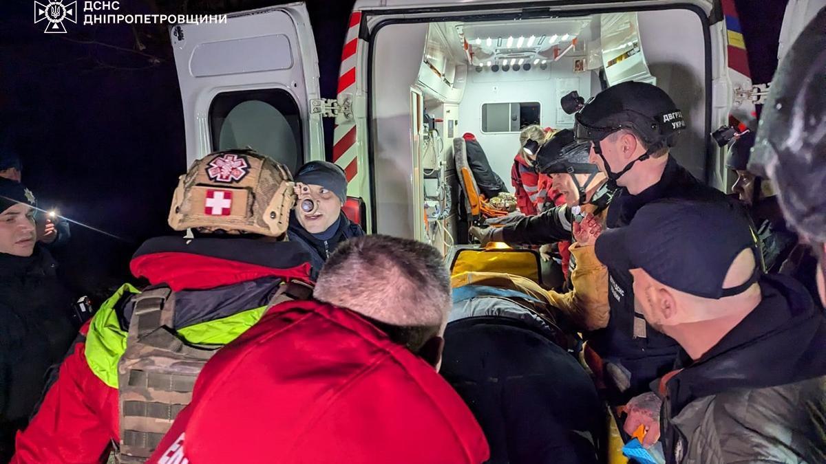 Al menos cuatro muertos y una treintena de heridos, en el ataque ruso contra la ciudad natal de Zelenski.