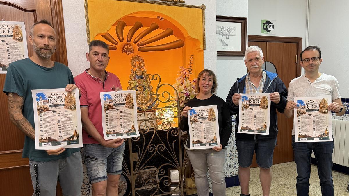 Miembros de Semblante Andaluz y del Ayuntamiento.