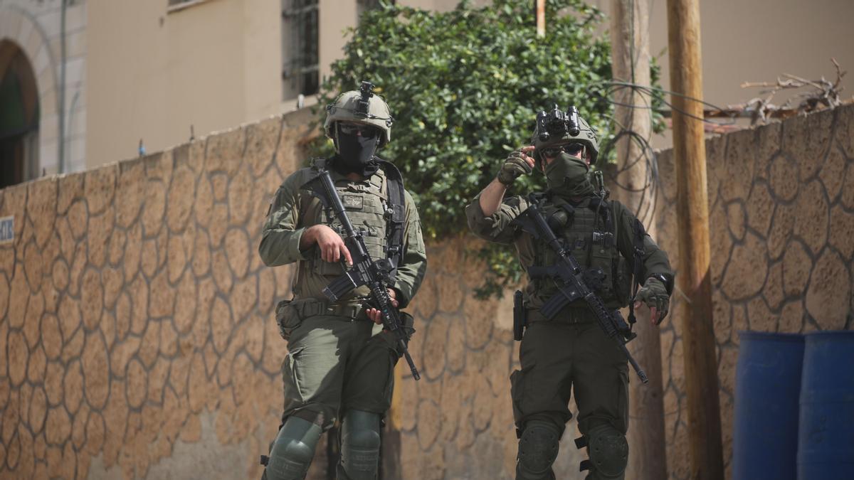 Soldados israelíes durante una operación militar en Yenín, en el norte de Cisjordania