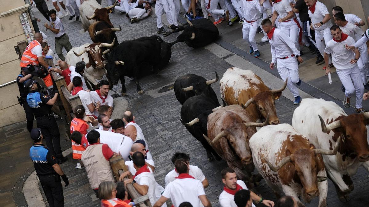 Unos Fuente Ymbro rápidos y disgregados protagonizaron el primer encierro el año pasado.