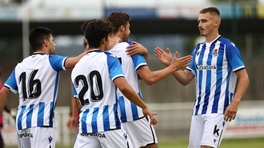 Pokorny festeja con sus compañeros del Sanse uno de los goles marcados al Toulouse. / REAL SOCIEDAD