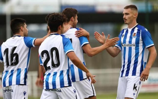 Pokorny festeja con sus compañeros del Sanse uno de los goles marcados al Toulouse. / REAL SOCIEDAD