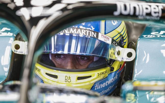 Fernando Alonso dentro de su automóvil en el Circuito de Montmeló. Fernando Alonso dentro de su automóvil en el Circuito de Montmeló.