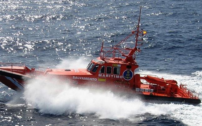 Una embarcación de Salvamento Marítimo Una embarcación de Salvamento Marítimo