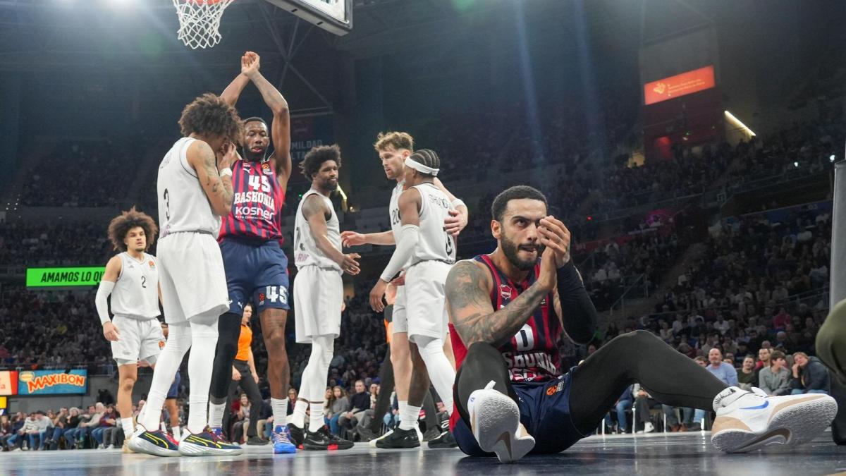 Donta Hall y Markus Howard, en la imagen ante el París, volverán a serf udamentales como lo fueron el domingo en Manresa para doblegar al Estrella Roja. / JORGE MUÑOZ