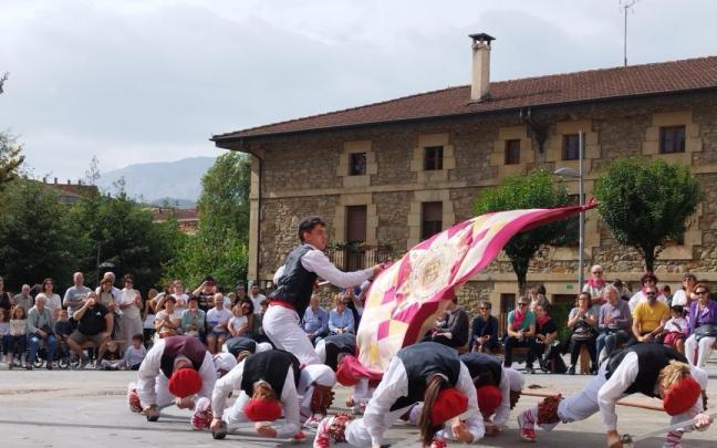 Los dantzaris de Iurreta volverán a la plaza