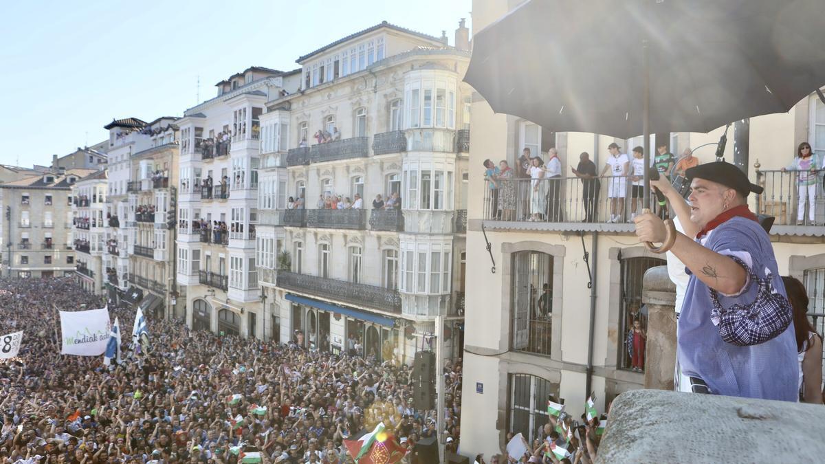 Imagen de Celedón en las fiestas de La Blanca en Vitoria