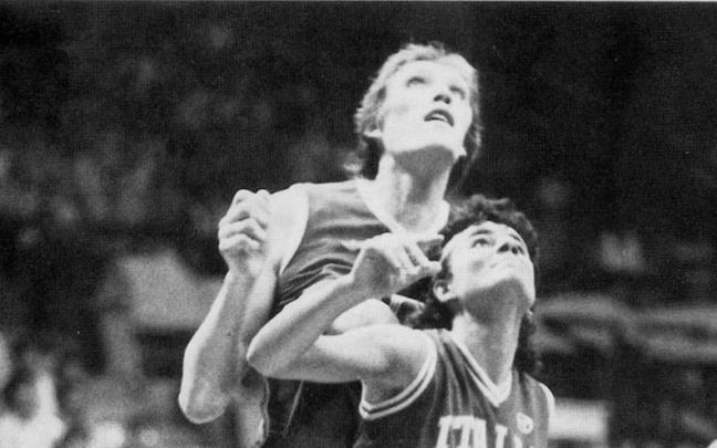 Semenova durante un partido de la URSS con Italia.