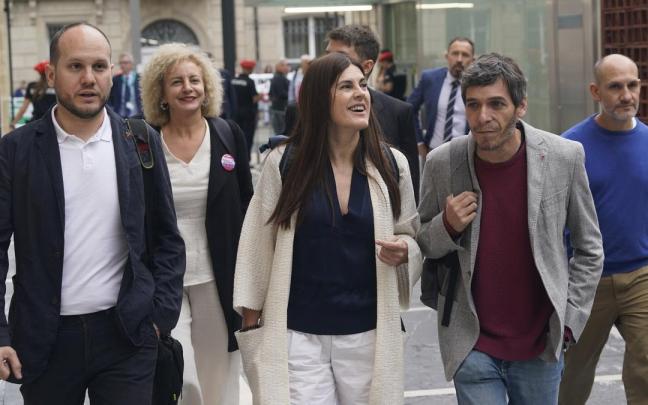Jon Hernández Hidalgo, portavoz de Ezker Anitza-IU, junto al resto de portavoces parlamentarios de Elkarrekin Podemos. Jon Hernández Hidalgo, portavoz de Ezker Anitza-IU, junto al resto de portavoces parlamentarios de Elkarrekin Podemos.