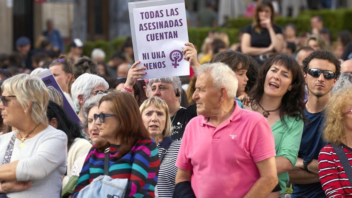 Una concentración en Gasteiz en contra del asesinato machista ocurrido el pasado mes de mayo.