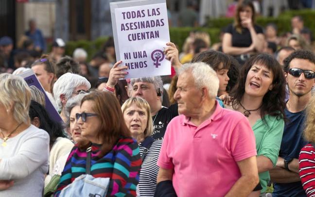 Una concentración en Gasteiz en contra del asesinato machista ocurrido el pasado mes de mayo. Una concentración en Gasteiz en contra del asesinato machista ocurrido el pasado mes de mayo.