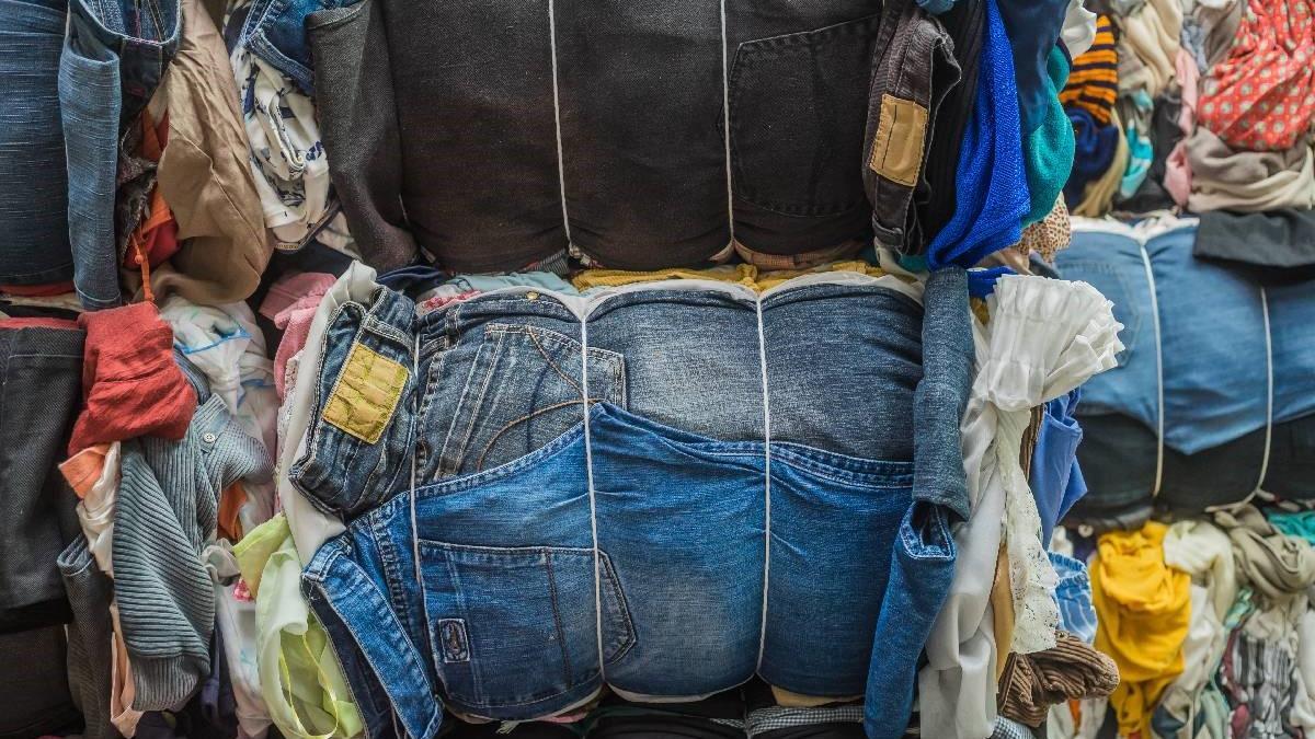 Ropa lista para ser reclicada.