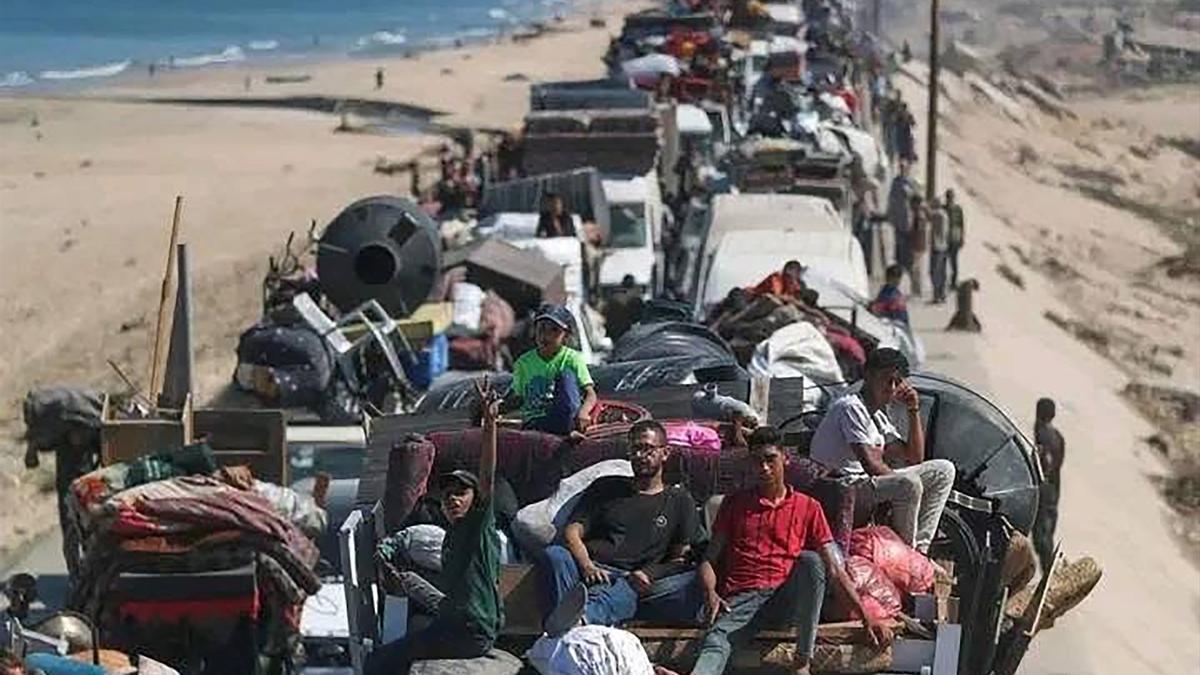 Huida constante de los gazatíes de los ataques de Israel.