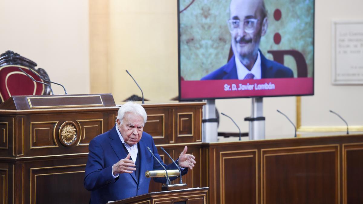El expresidente del Gobierno, Felipe González, durante el acto homenaje a Javier Lambán.