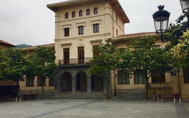 El Ayuntamiento de Ugao-Miraballes aprueba el Plan Aroa con estrategias y compromisos a favor del euskera