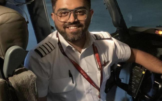 Fotografía difundida en la cuenta en X @IsraelMFA del ministerio de Exteriores de Israel del piloto indio identificado como Smit Machchhar.