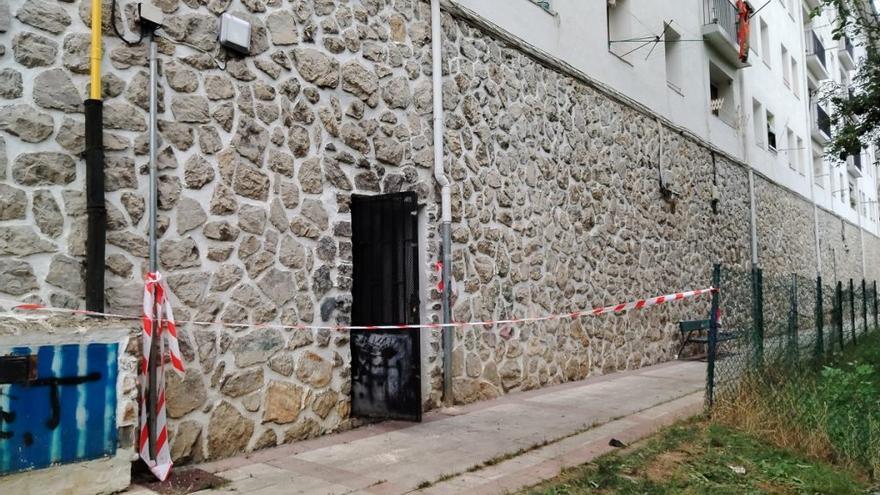 El sótano donde se ha producido el fuego en el bloque de viviendas número 12 de la calle San Josepe.