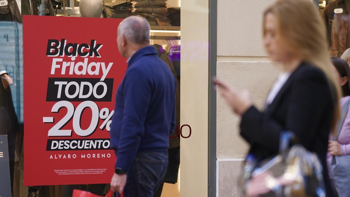 Imagen de comercios anunciando sus descuentos para el Black Friday.