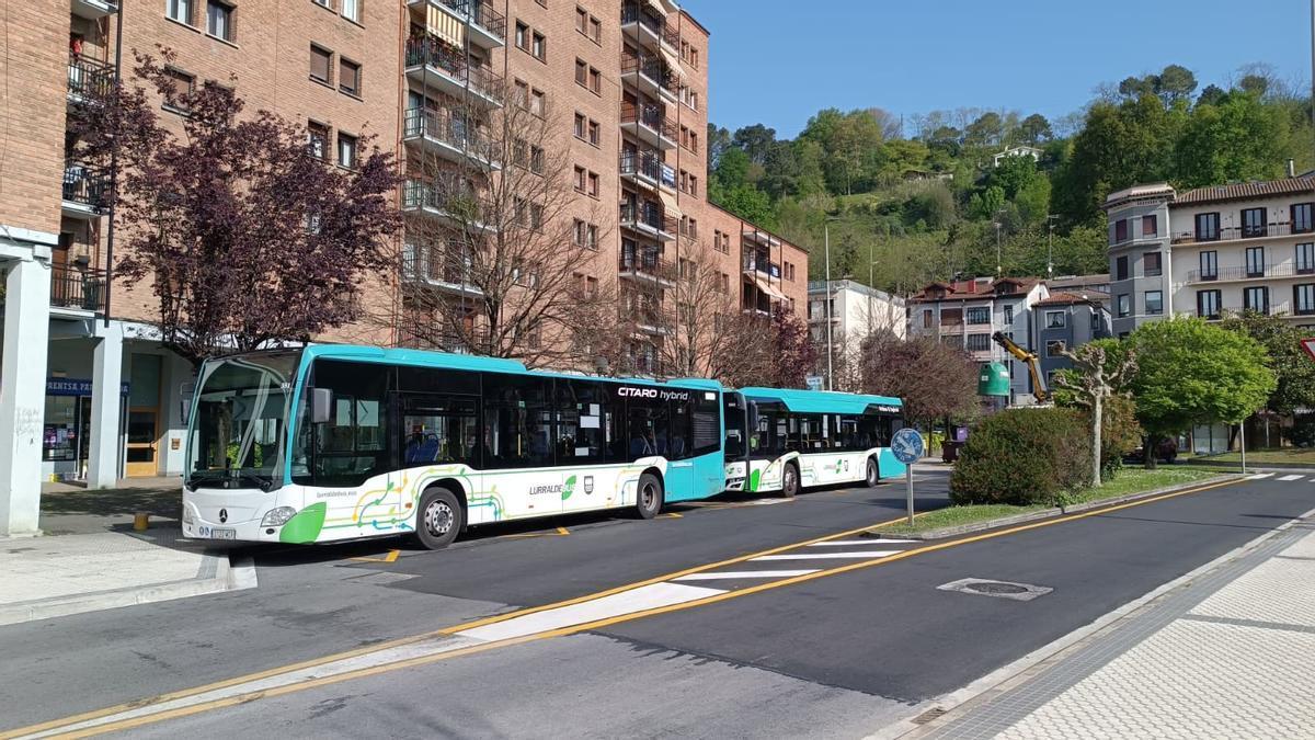 Autobuses en la parada de San Pedro