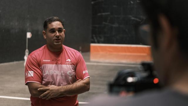 Erkiaga-Unda, Barandika-Manci, Urreisti-Lekerika, Goixerri-Zabala, Laduche-Ibarluzea, Olharan-Atain, Goitia-Basque y el ganador del encuentro entre Johan-Gorka y Bixente-Laborde pugnarán por el cetro del Grand Slam de Gernika de cesta punta.