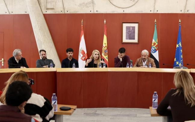 Familiares de Francisca Cadenas, junto con su abogada, Verónica Guerrero.