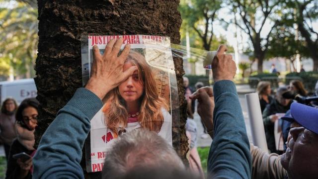 Un cartel con el rostro de Marta del Castillo en una protesta en 2024 por el 15 aniversario de su asesinato.