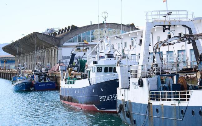 Dispositivo desplegado en Santander tras hundirse el buque pesquero Villaboa Uno.