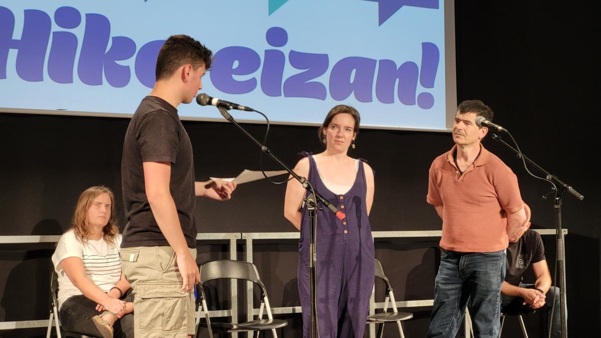 Bertso jaialdiak publiko ugari eraman zuen Elkargunera.