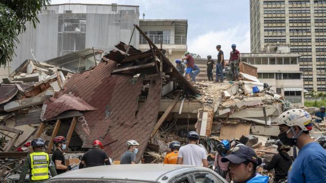 Edificio devastado tras el doble terremoto en Venezuela