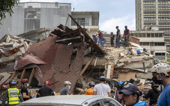 Edificio devastado tras el doble terremoto en Venezuela