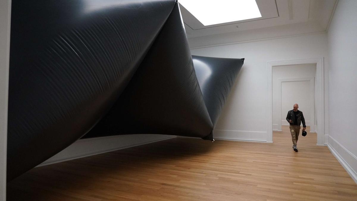 La instalación de 'Trece a Centauro' del artista Sergio Prego en Bilbao Museoa.