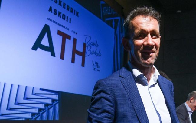 La candidatura encabezada por Ricardo Barkala presenta a su director deportivo Ramon Planes en Azkuna Zentroa