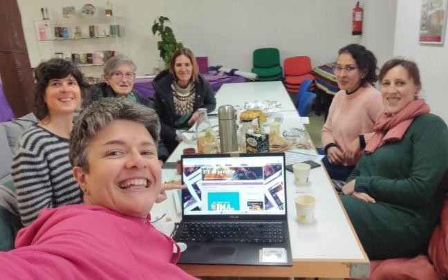 Mentxu Ramilo Araujo dinamizando un encuentro de trabajo en Femprende Aiaraldea